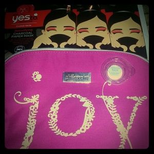 Face Masks w/Makeup Bag